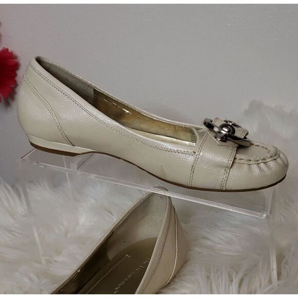 BCBGeneration Flats DINIA Leather Loafer Moccasin Cream Buckle - Picture 8 of 9